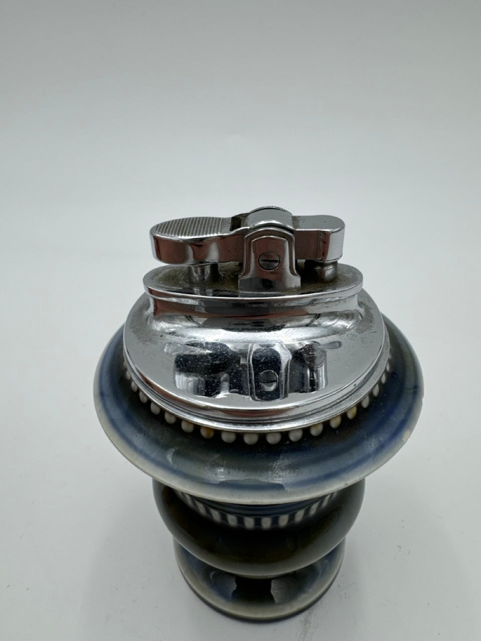 VINTAGE WADE IRISH SHAMROCK TABLE LIGHTER 1958-1973